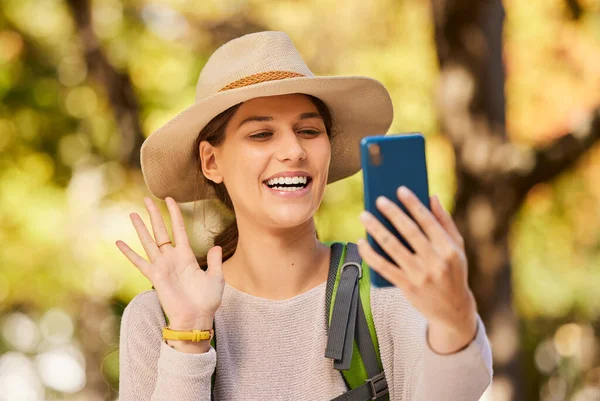 Nature Hike Phone Video Call Woman Nature Talking Hiking Outdoor — Stock Photo, Image