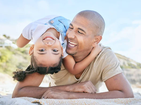 Amor Pai Criança Piquenique Praia Para Vínculo Felicidade Diversão Férias — Fotografia de Stock