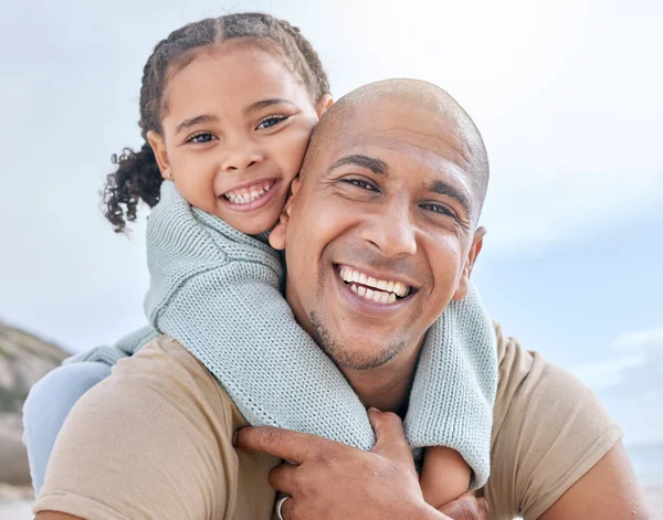 Feliz Pai Criança Abraço Com Sorriso Para Qualidade Família Tempo — Fotografia de Stock
