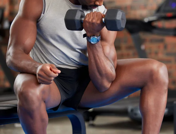 Fitness Fitnessruimte Halter Van Bodybuilder Zwarte Man Arm Voor Spierontwikkeling — Stockfoto