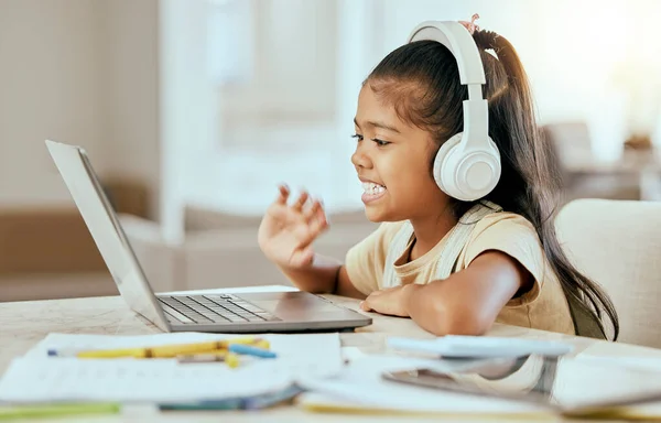 Videochiamata Educazione Online Bambino Con Computer Portatile Cuffie Tavolo Casa — Foto Stock