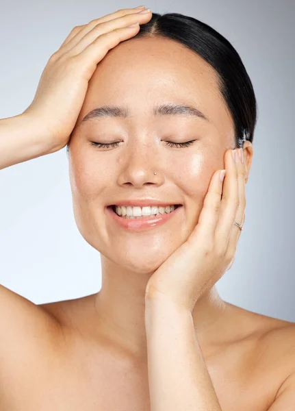 Skincare Szépség Egy Mosollyal Stúdióban Kozmetikai Arc Bőrgyógyászati Kezelés Boldogság — Stock Fotó