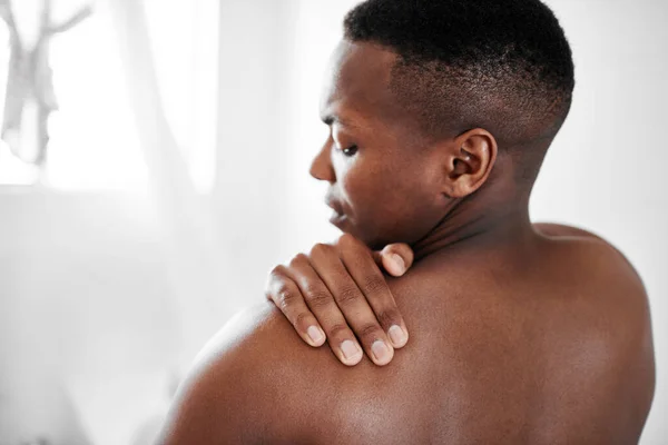 stock image There must be something to take the pain away. a man suffering from shoulder pain