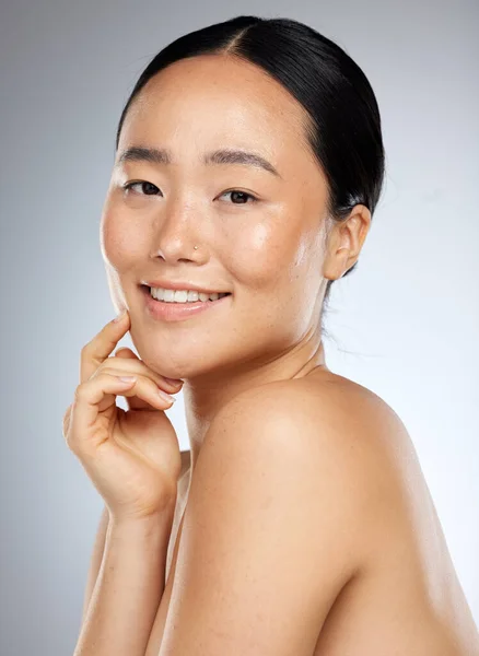 Beauty Asian Skincare Portrait Woman Facial Wellness Cosmetics Smile Health — Stock Photo, Image