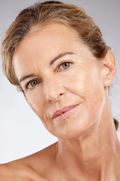 Piękno Pielęgnacja Skóry Senior Portretem Kobiety Naturalnego Makijażu Kosmetyki Twarzy — Zdjęcie stockowe