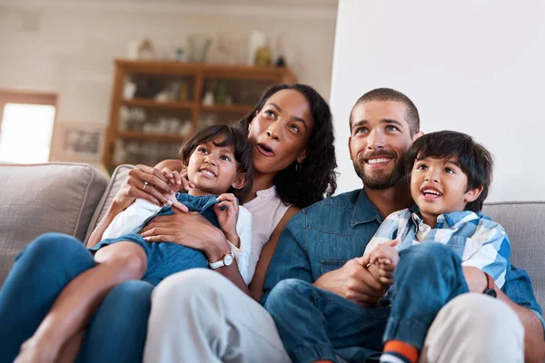 Tempo Com Família Tão Precioso Uma Família Quatro Pessoas Sentadas — Fotografia de Stock