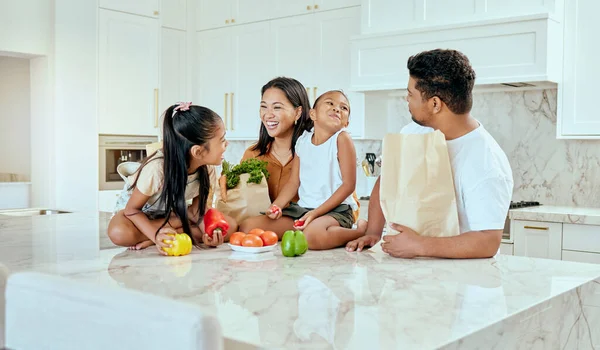 Asian Family Vegetables Kitchen Laugh Table Happy Comic Bonding Mom — Stock Photo, Image