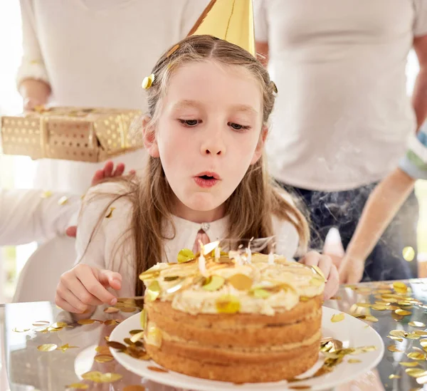 Urodziny Dziecko Ciasto Świece Świętowanie Dziewczyny Niemiec Imprezie Domu Świętować — Zdjęcie stockowe
