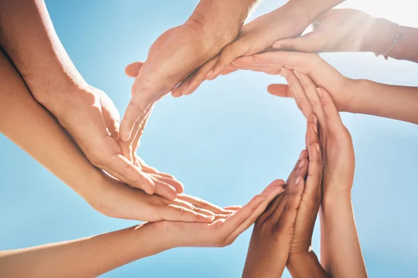 Kruh Podpora Ruce Přátel Pro Komunitu Spolupráci Důvěru Proti Modrému — Stock fotografie