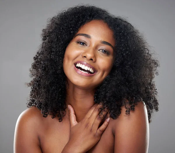 Huid Make Beauty Portret Van Zwarte Vrouw Met Luxe Gezichtsverzorging — Stockfoto