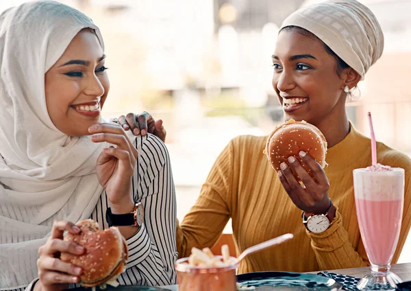 Foodies Sabem Como Fazer Outro Feliz Duas Jovens Namoradas Carinhosas — Fotografia de Stock