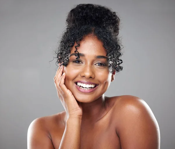 Schoonheid Huidverzorging Vrouwelijke Glimlach Voor Natuurlijke Huidgloed Dermatologie Welzijn Mockup — Stockfoto