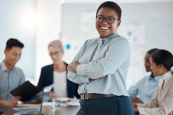 Zwarte Vrouw Leider Bedrijfsleider Lachen Blij Met Bedrijfssucces Winst Groeiontwikkeling — Stockfoto