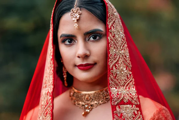 Haar Schoonheid Betoverend Een Mooie Hindoe Bruid — Stockfoto