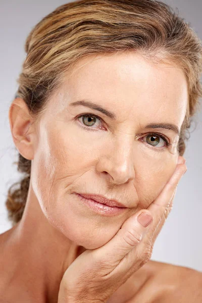 Senior Γυναίκα Skincare Και Πρόσωπο Πορτρέτο Αισθητική Μακιγιάζ Και Θεραπεία — Φωτογραφία Αρχείου