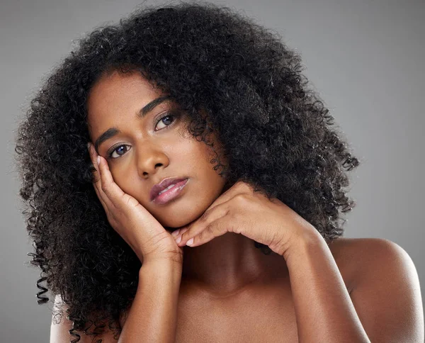 Gezicht Huid Schoonheid Zwarte Vrouw Huidverzorging Natuurlijke Cosmetica Haarverzorging Handen — Stockfoto