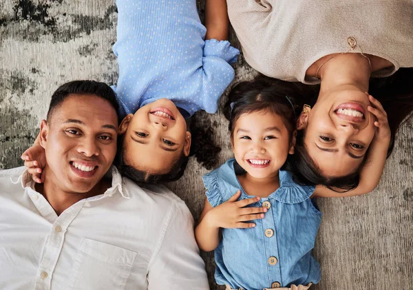 Happy Family Love Portrait Floor Kids Parents Bonding Living Room — Stock Photo, Image