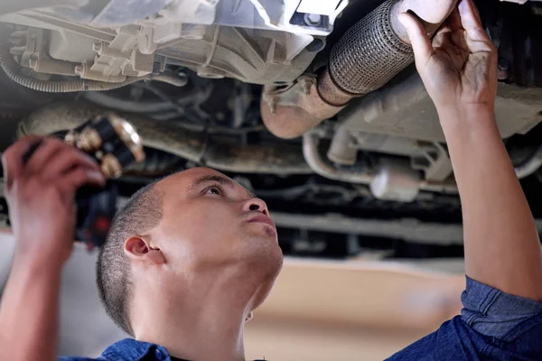 Bil Mekaniker Garage Och Servicebesiktning Motorfordon För Underhåll Eller Säkerhet — Stockfoto