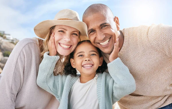 Family Smile Face Portrait Nature Holiday Vacation Summer Trip Diversity — Stock Photo, Image