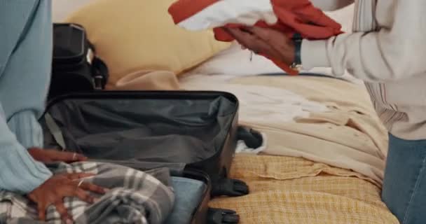 Birkaç Bavul Giysisi Çanta Uçak Yolculuğu Tatil Yolculuğu Uluslararası Tatilde — Stok video