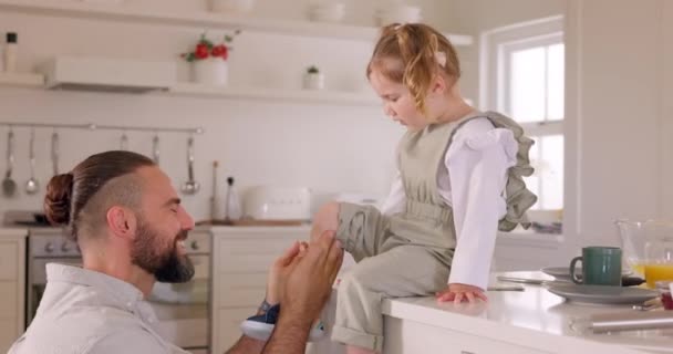 Lesioni Padre Cure Pronto Soccorso Bambini Con Ferite Dolore Problemi — Video Stock