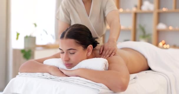 Donna Relax Massaggio Alla Schiena Spa Benessere Lusso Terapia Zen — Video Stock