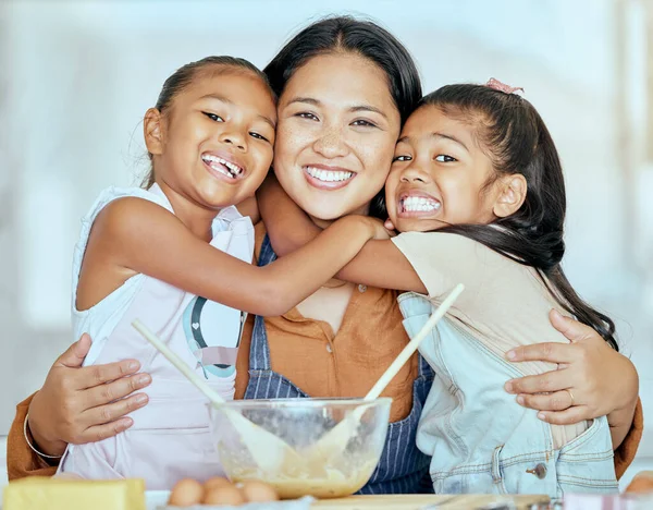 Famiglia Bambini Cuocere Con Una Ragazza Madre Sorella Imparare Cucinare — Foto Stock