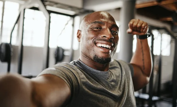 Czarny Mężczyzna Silne Fitness Selfie Siłownia Portret Treningu Treningu Siłowym — Zdjęcie stockowe