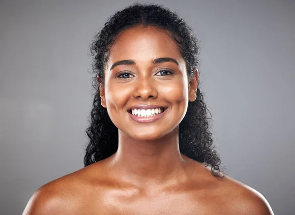 Cuidado Piel Modelo Belleza Con Mujer Negra Estudio Para Higiene — Foto de Stock