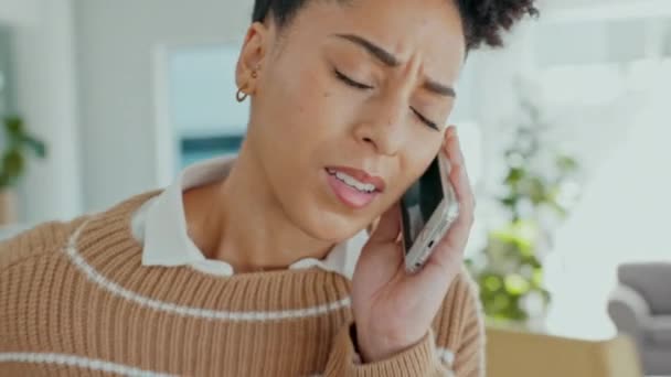 Bizneswoman Ból Pleców Telefon Biurze Urazem Kręgosłupa Osteoporozą Fibromialgią Pracy — Wideo stockowe