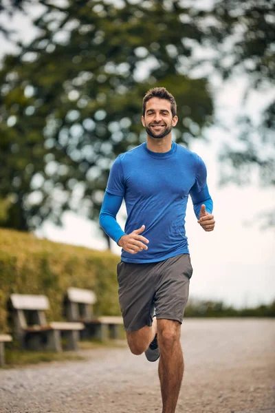 Sağlıklı Olmak Için Koş Sportif Orta Yaşlı Bir Adam Koşuyor — Stok fotoğraf