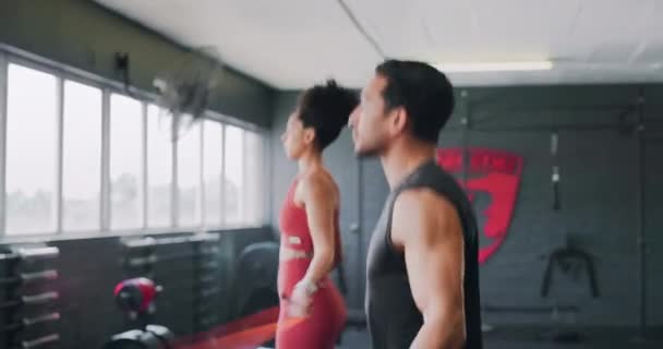 Fitness Couple Saut Avec Corde Dans Salle Gym Pour Exercice — Video