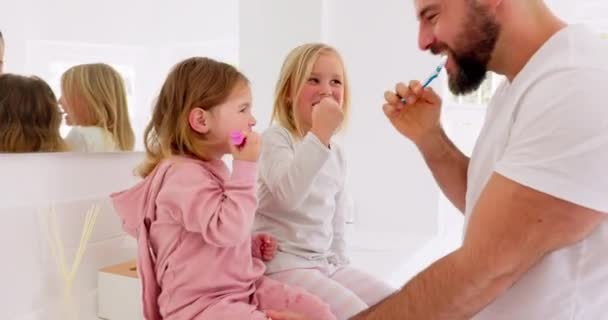 Pai Crianças Escovação Dentes Saúde Dentária Limpeza Higiene Banheiro Casa — Vídeo de Stock