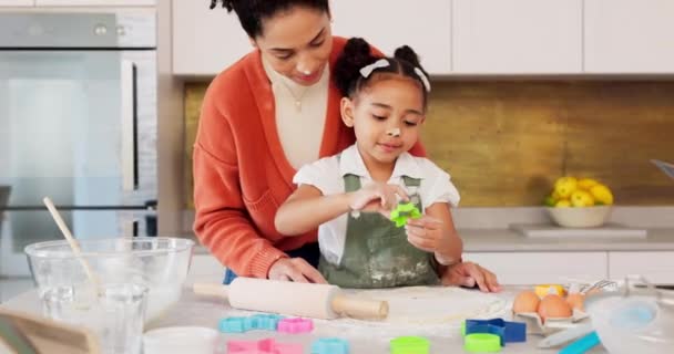Cookie Cutter Moeder Dochter Keuken Bakken Koken Verlijmen Voor Het — Stockvideo