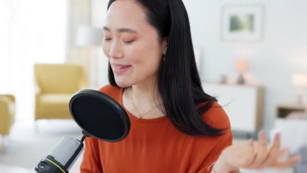 Micrófono Estudio Casa Mujer Grabando Podcast Para Radio Plataforma Redes — Vídeos de Stock
