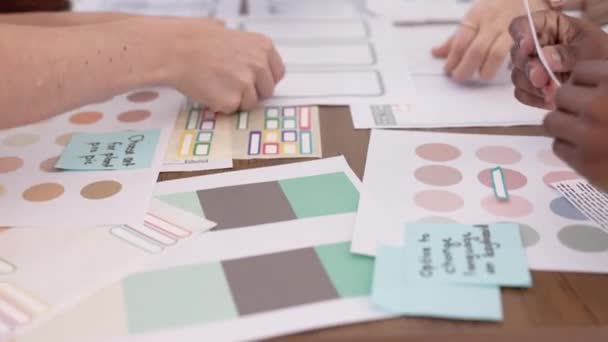 Týmová Práce Design Kreativní Skupina Spolupráci Projektu Papírováním Kanceláři Marketing — Stock video