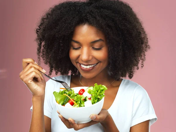Menos Dieta Mais Alimentação Saudável Estúdio Tiro Uma Jovem Atraente — Fotografia de Stock