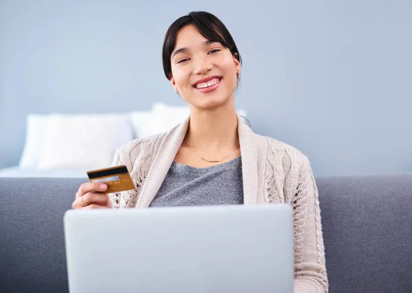 Ben Alacağım Gün Içinde Evde Online Alışveriş Yapmak Için Kredi — Stok fotoğraf