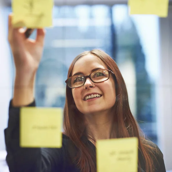 She Enjoys Coming Ideas Young Businesswoman Brainstorming Glass Wall Office — Stock Photo, Image