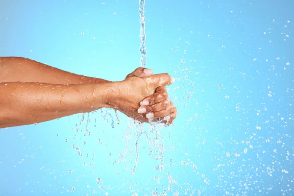 Händer Vatten Och Tvätta För Ren Hygien Hälsa Eller Välbefinnande — Stockfoto