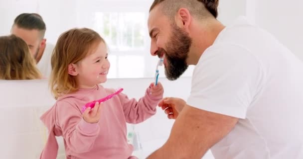 Zahngesundheit Vater Und Mädchen Zum Zähneputzen Zusammen Oder Lachen Badezimmer — Stockvideo