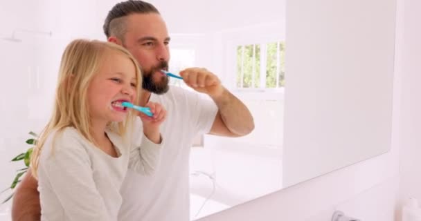 Vader Kind Schoonmaken Tandheelkundige Poetsen Tanden Badkamer Voor Gezondheid Hygiëne — Stockvideo
