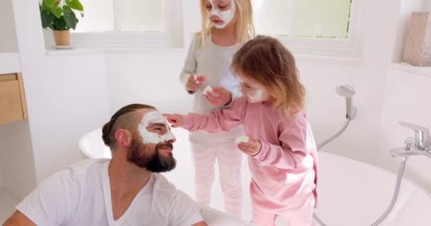 Skincare Ayah Dan Ikatan Dengan Anak Anak Atau Gadis Kecil — Stok Video