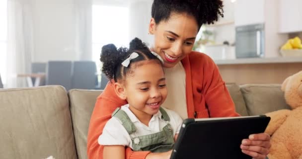 Tablette Apprentissage Famille Noire Sur Application Éducation Maison Pour Enseignement — Video