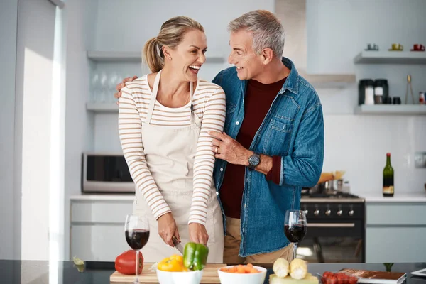 You Making Favorite Man Standing His Wife While She Prepares — Stock Photo, Image