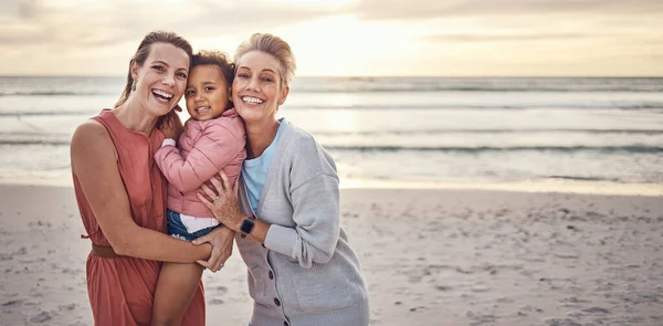 Lesbičky Pár Portrét Rodiny Pláži Společně Pro Cestovní Dovolenou Šťastný — Stock fotografie