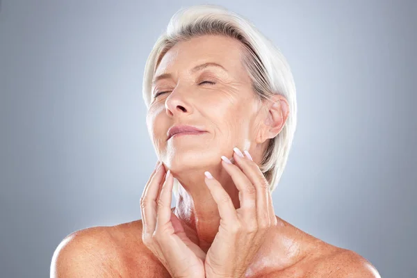 Mujer Mayor Relax Belleza Para Cuidado Piel Tratamiento Cosmético Facial — Foto de Stock