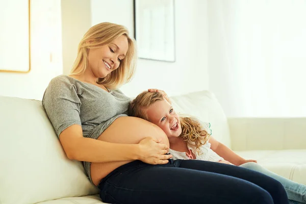Bonding Her Baby Brother Little Girl Listening Her Mothers Pregnant — Stock Photo, Image
