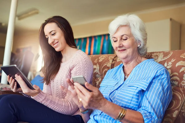 Sie Hilft Mir Technologie Besser Verstehen Eine Seniorin Und Ihre — Stockfoto