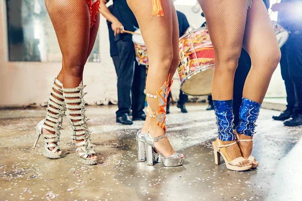 Φωτιά Στα Πόδια Χορεύτριας Σάμπα Ένα Αγνώριστο Παπούτσια Χορευτών Σάμπα — Φωτογραφία Αρχείου